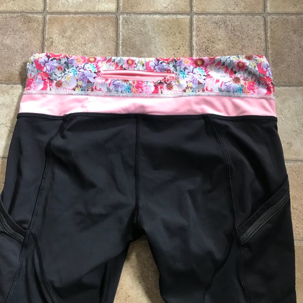 Lululemon crop running Capri floral band size 8 - Picture 3 of 5